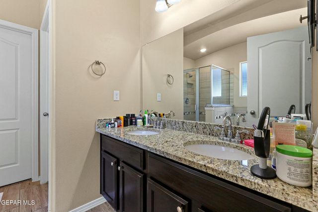 3909 DESERT DUNES Drive, El Paso, TX 79938
