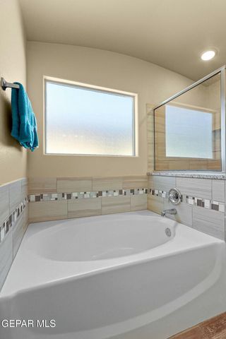 3909 DESERT DUNES Drive, El Paso, TX 79938