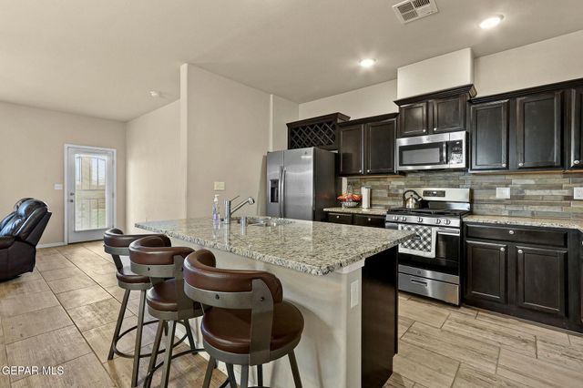 3909 DESERT DUNES Drive, El Paso, TX 79938