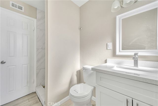 1041 W Avenue H2, Lancaster, CA 93534