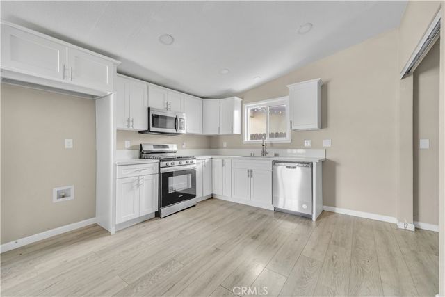 1041 W Avenue H2, Lancaster, CA 93534