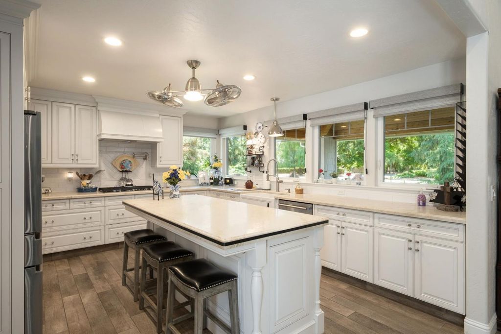 Image 16 of property listing at 3868 N Van Ness Boulevard, Fresno, CA 93704