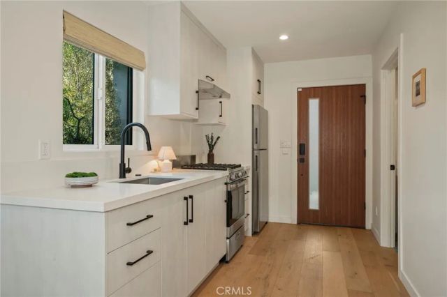 3715 Hillcrest Drive, Los Angeles, CA 90016