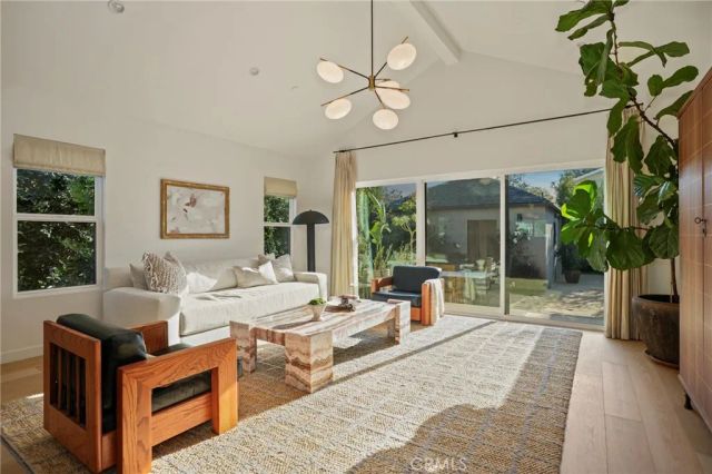 3715 Hillcrest Drive, Los Angeles, CA 90016