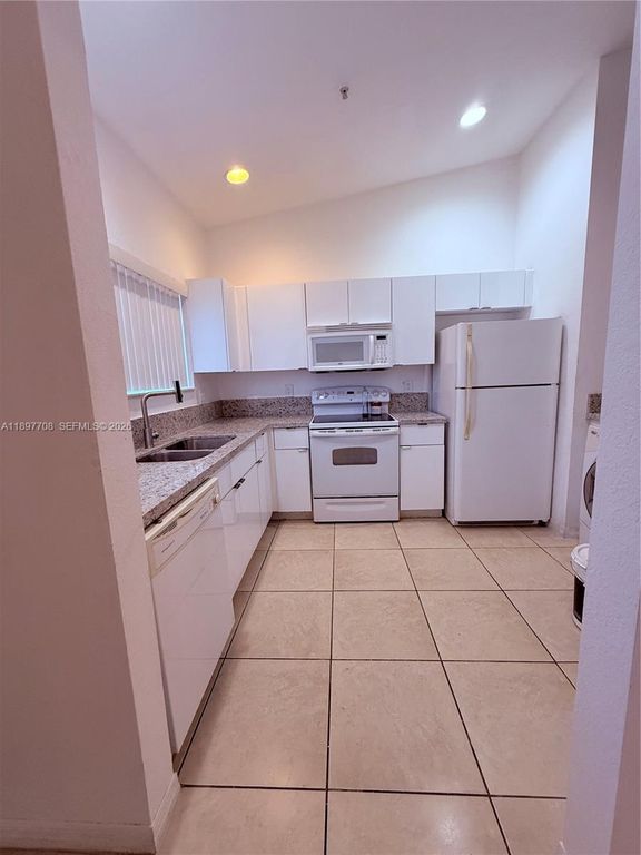 3820 SW 48th Avenue E31, Pembroke Park, FL 33023