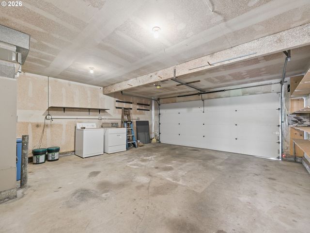 16423 S HENRICI Rd, Oregon City, OR 97045
