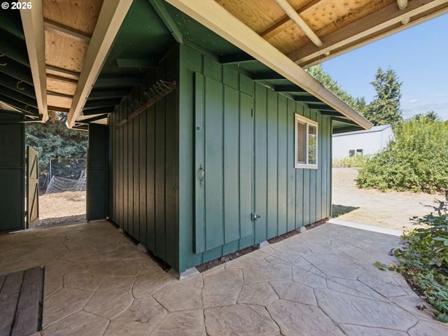 16423 S HENRICI Rd, Oregon City, OR 97045