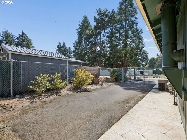16423 S HENRICI Rd, Oregon City, OR 97045