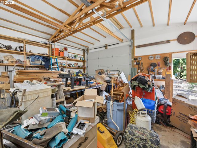 16423 S HENRICI Rd, Oregon City, OR 97045