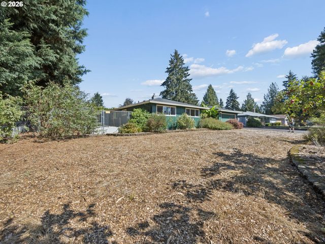 16423 S HENRICI Rd, Oregon City, OR 97045