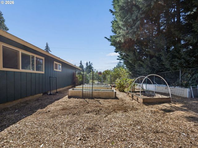 16423 S HENRICI Rd, Oregon City, OR 97045