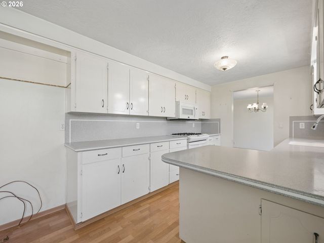 16423 S HENRICI Rd, Oregon City, OR 97045
