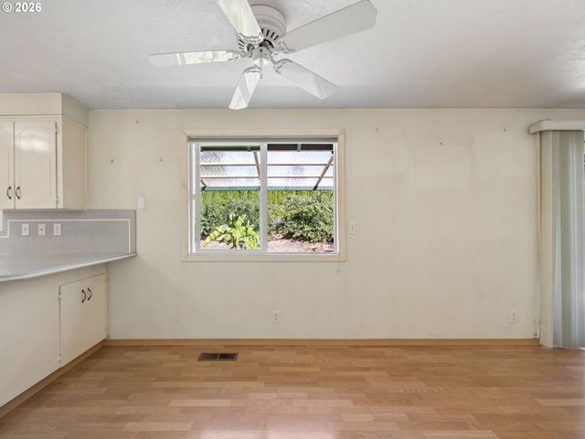 16423 S HENRICI Rd, Oregon City, OR 97045