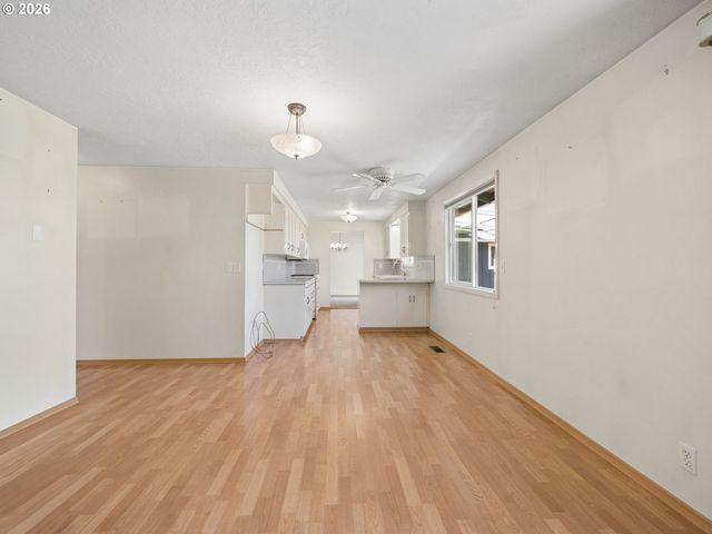 16423 S HENRICI Rd, Oregon City, OR 97045