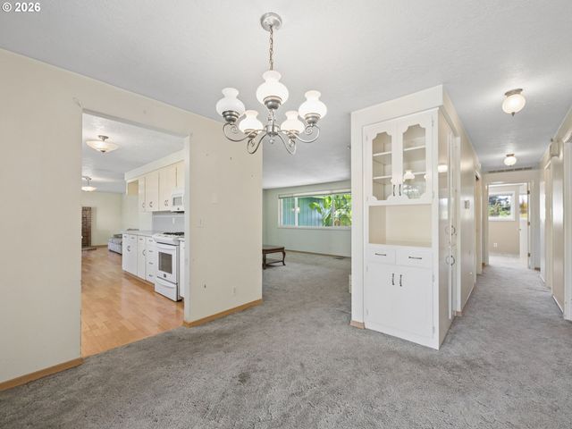 16423 S HENRICI Rd, Oregon City, OR 97045
