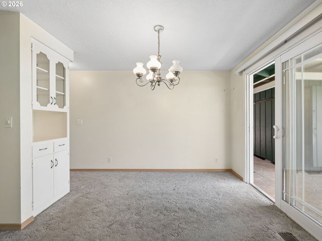 16423 S HENRICI Rd, Oregon City, OR 97045
