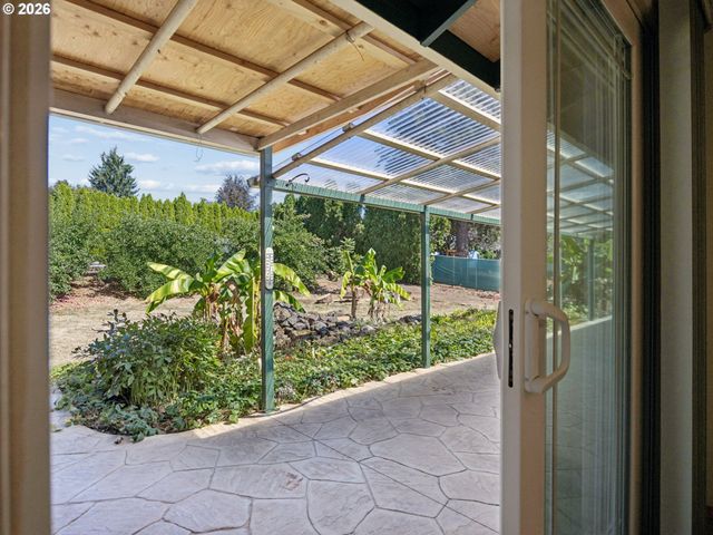 16423 S HENRICI Rd, Oregon City, OR 97045