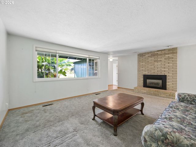 16423 S HENRICI Rd, Oregon City, OR 97045