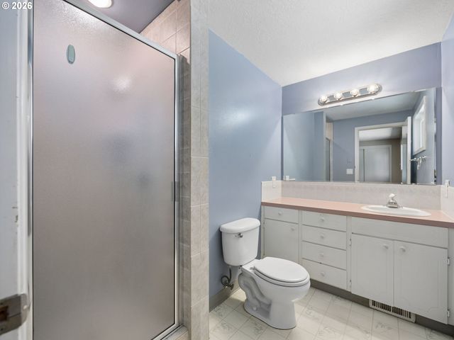 16423 S HENRICI Rd, Oregon City, OR 97045