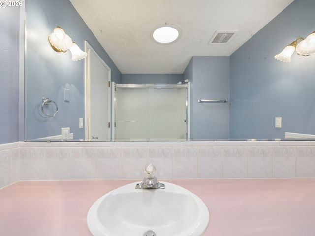 16423 S HENRICI Rd, Oregon City, OR 97045