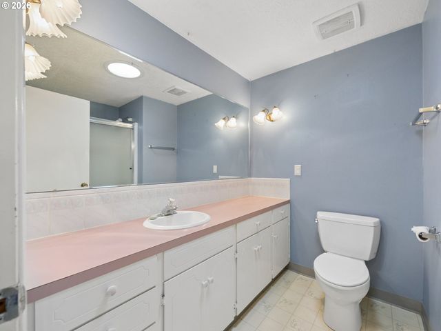 16423 S HENRICI Rd, Oregon City, OR 97045
