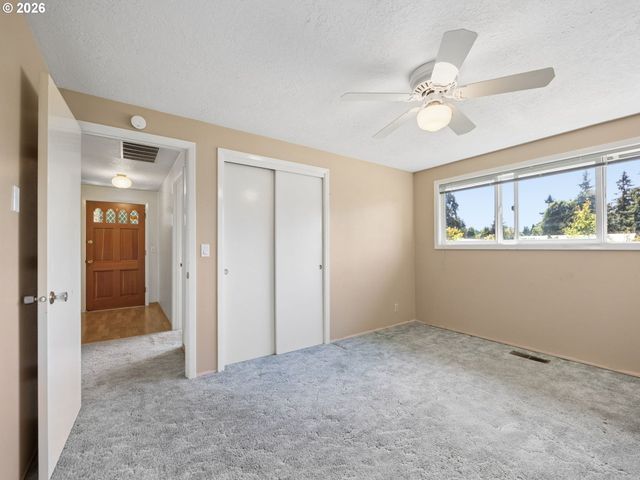 16423 S HENRICI Rd, Oregon City, OR 97045