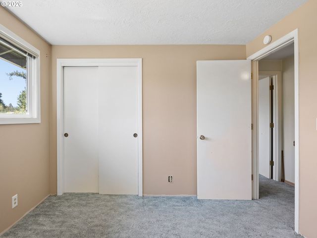 16423 S HENRICI Rd, Oregon City, OR 97045