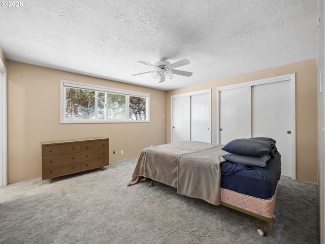 16423 S HENRICI Rd, Oregon City, OR 97045