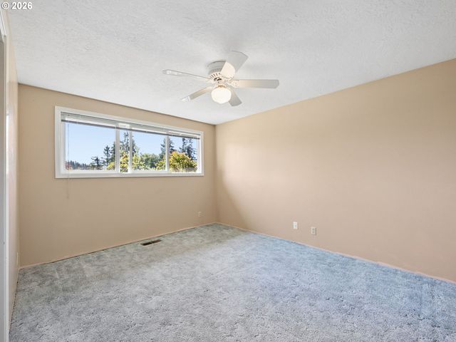 16423 S HENRICI Rd, Oregon City, OR 97045