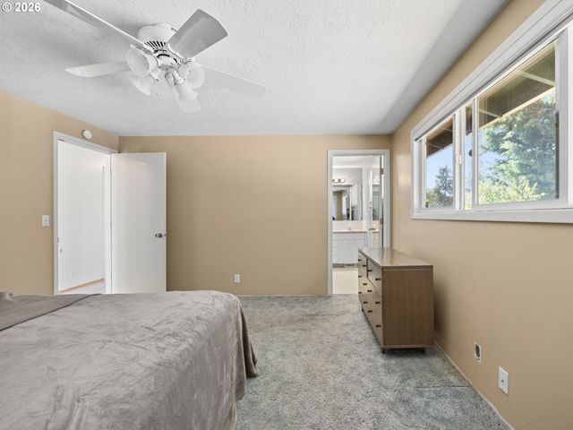 16423 S HENRICI Rd, Oregon City, OR 97045