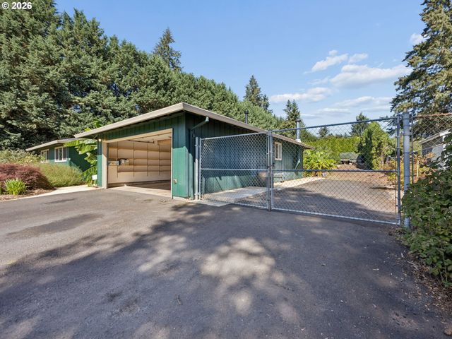 16423 S HENRICI Rd, Oregon City, OR 97045
