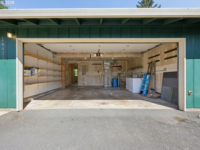 16423 S HENRICI Rd, Oregon City, OR 97045