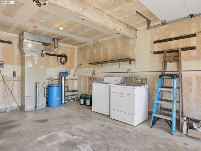 16423 S HENRICI Rd, Oregon City, OR 97045