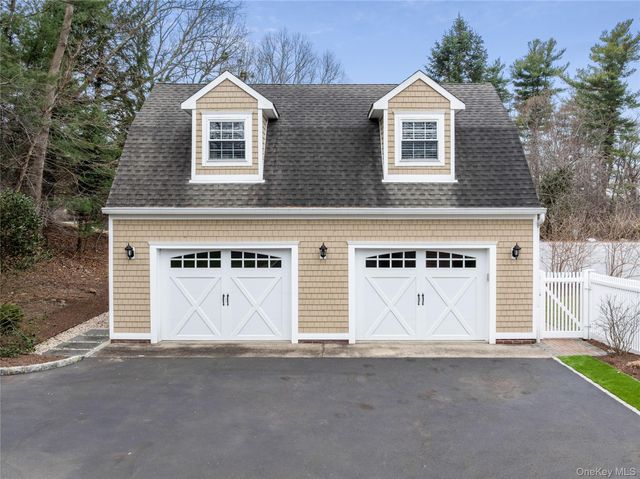 84 Cove Neck Road, Cove Neck, NY 11771