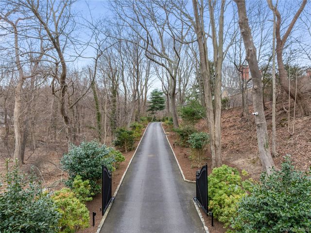 84 Cove Neck Road, Cove Neck, NY 11771