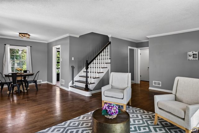 510 SW Merriam CT, Topeka, KS 66611