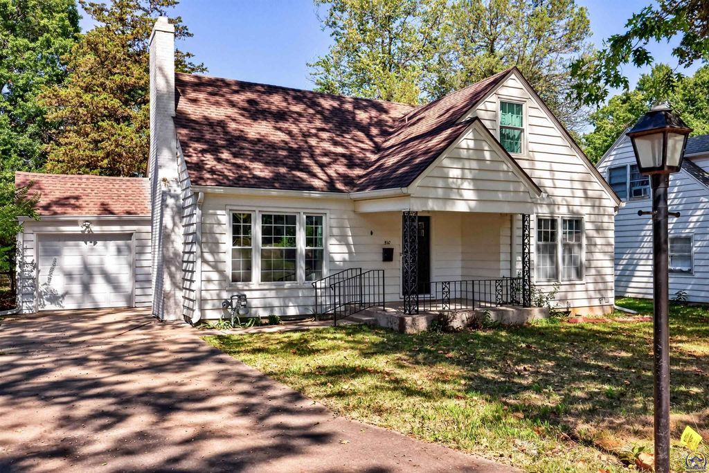 510 SW Merriam CT, Topeka, KS 66611