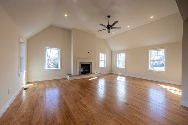 315 Mill St, Haverhill, MA 01830