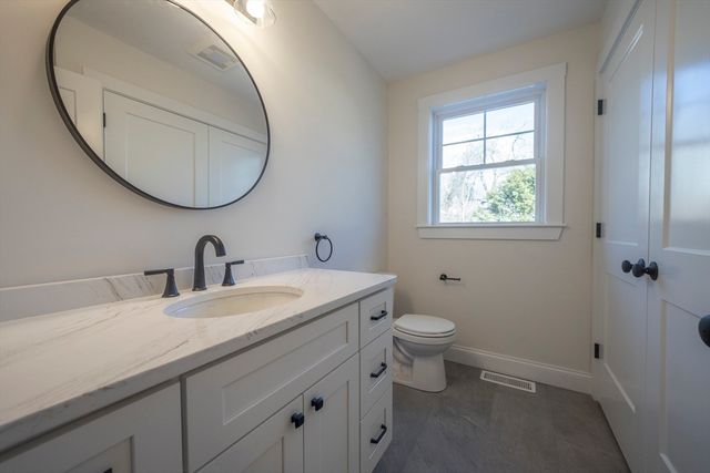 315 Mill St, Haverhill, MA 01830