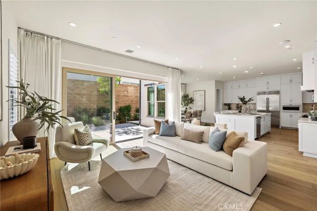 305 Brimwood, Irvine, CA 92618