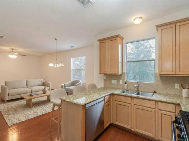 1424 W 24th Street, Houston, TX 77008