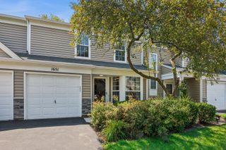 1651 College Green Drive, Elgin, IL 60123