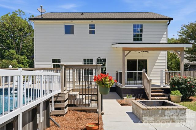 1001 Noles Drive, Mount Holly, NC 28120
