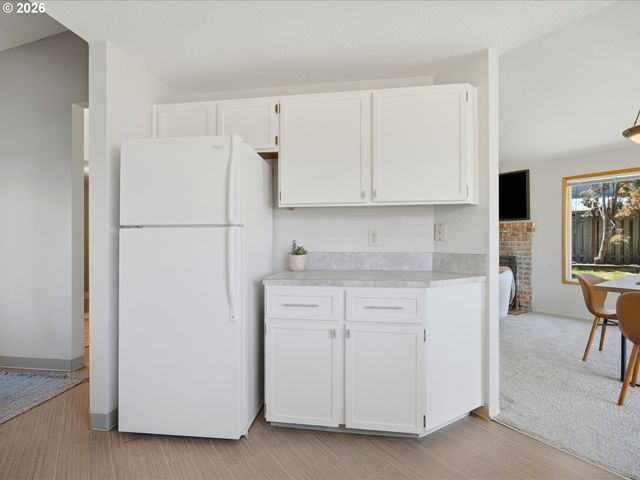 601 E OXFORD St, Newberg, OR 97132