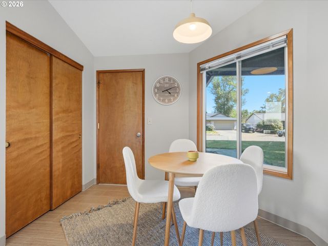 601 E OXFORD St, Newberg, OR 97132