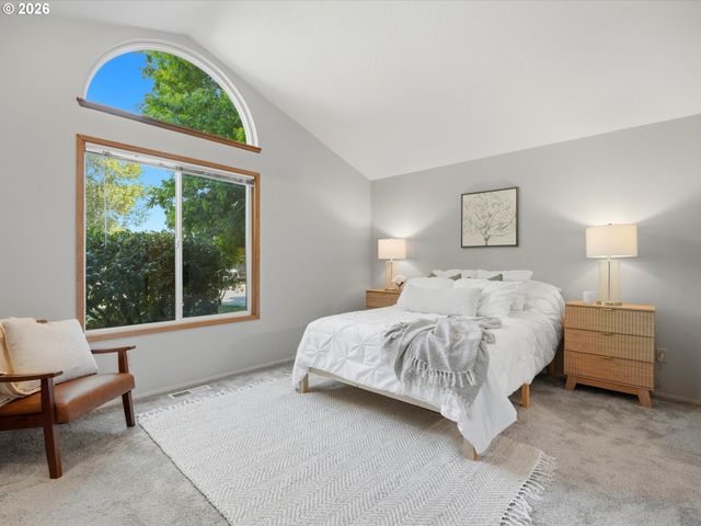 601 E OXFORD St, Newberg, OR 97132