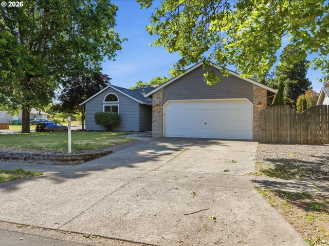 601 E OXFORD St, Newberg, OR 97132