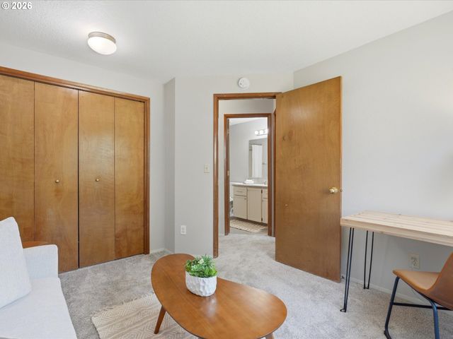 601 E OXFORD St, Newberg, OR 97132