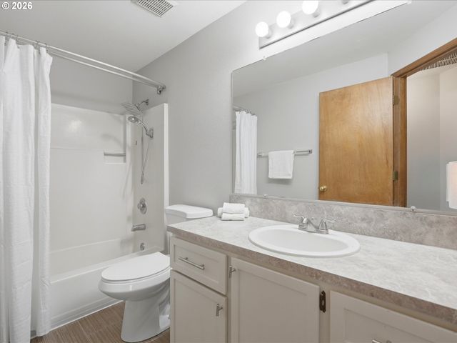 601 E OXFORD St, Newberg, OR 97132