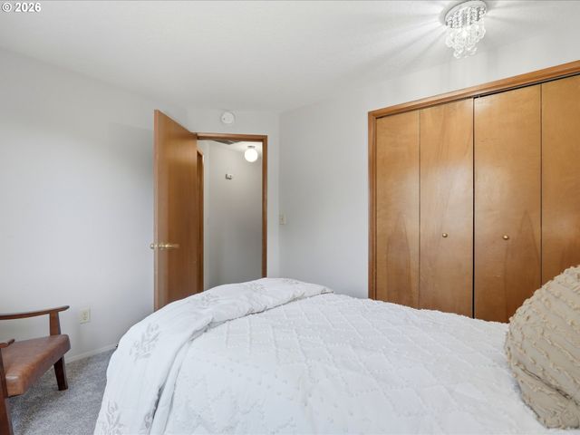 601 E OXFORD St, Newberg, OR 97132